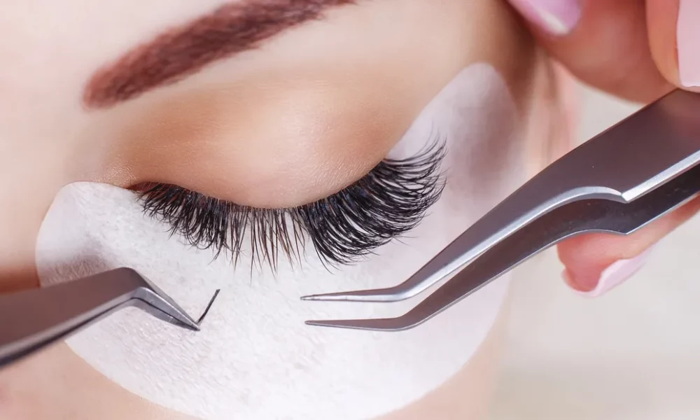 become-a-certified-lash-artist-–-complete-eyelash-extension-training